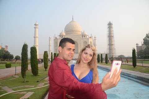 Tour privato di un giorno del Taj Mahal e del Forte di Agra in treno super veloce