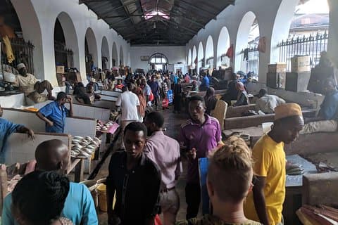 Prison Island et Stone Town Tour avec déjeuner
