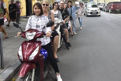 Hanoi City Street Tour på en motorcykel