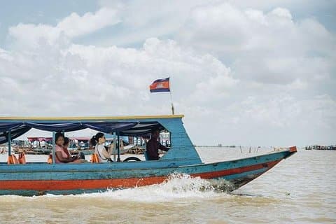 Floating Village Group Tour Incluir Bilhete de Barco + Carro + Guia de Excursão