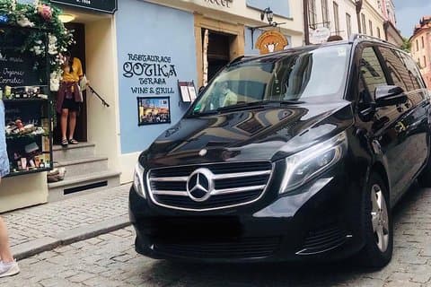 Trasferimento privato dall'hotel di Praga alla stazione degli autobus di Florenc