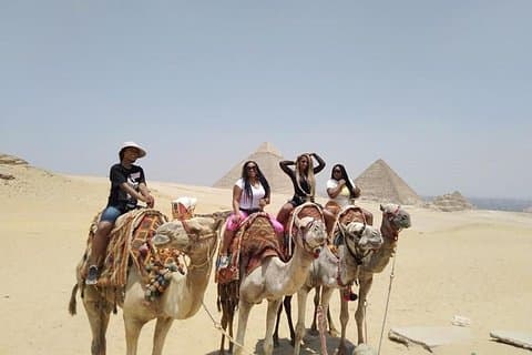 キャメルライディングでギザのピラミッドへの私用半日旅行