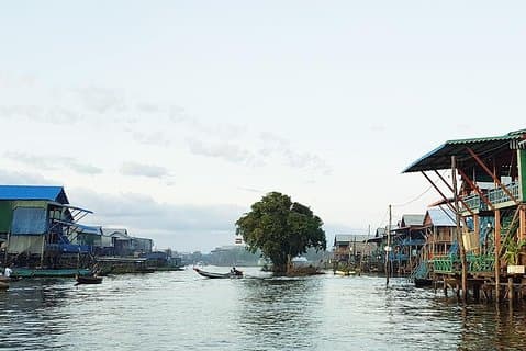 Visite privée d'une journée dans tous les temples principaux d'Angkor, coucher de soleil au village flottant de TonleSap