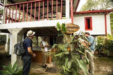 Experiência de fazenda de café tradicional na Hacienda Coloma de Bogotá