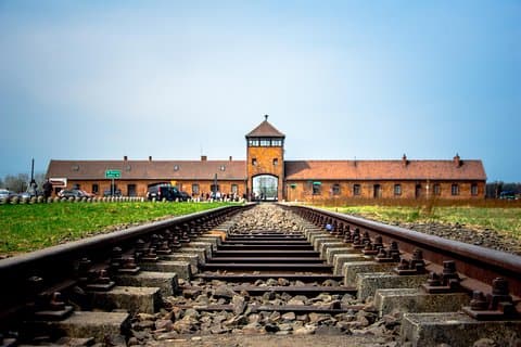 Auschwitz Birkenau och Wieliczka saltgruva guidad heldagstur