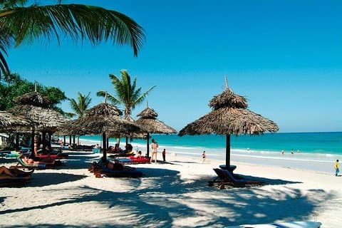9 días Amboseli - Tsavo - Diani Beach Safari (costo basado en un mínimo de 2 personas)