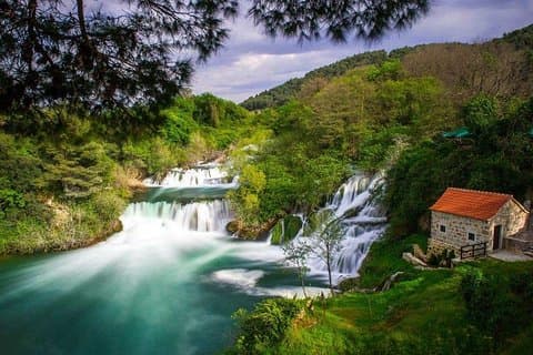 Visite des cascades de Krka et de Trogir au départ d'Omiš