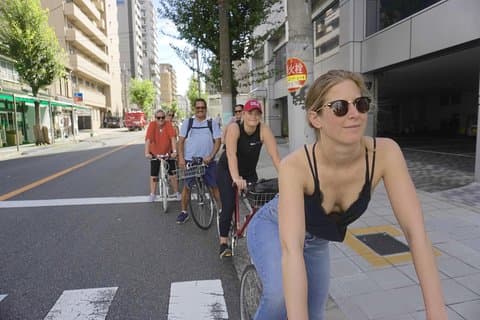 Excursão de bicicleta elétrica em Osaka com guia local