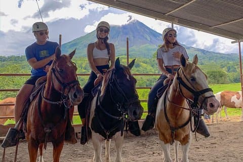 Equitazione al vulcano Arenal