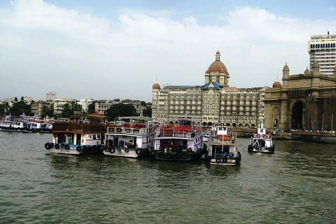 All in one-Combo of City, Dhobighat, Slum & Dabbawala with ferry and train ride.