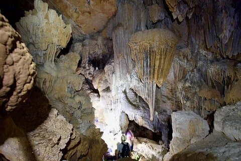 Crystal Cave med lokal turnéguide och Belizean lunch