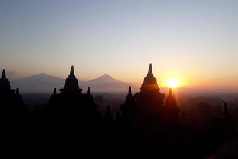 Borobudur Sunrise och Dieng Plateau Tour