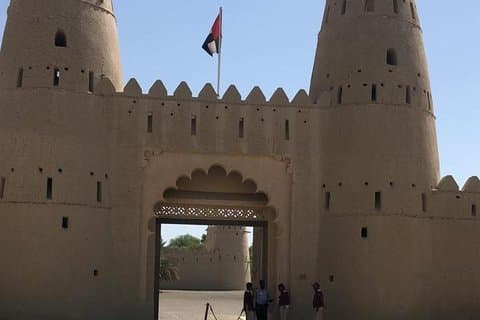 Tour privato della città di Al Ain con pranzo da Dubai