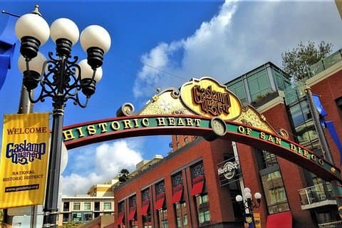 Lampe à gaz San Diego: à votre guise et à votre rythme. Une visite à pied audio.
