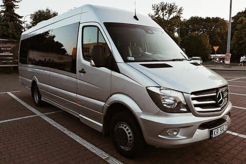 Krakow lufthavn Krakow bytransport med 22 seters Mercedes-Benz minibuss
