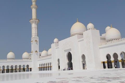 Excursão particular nos hotéis de Ras Al Khaima: Abu Dhabi 10 horas com motorista experiente