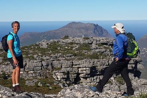 Loop op de achterste tafel van de Tafelberg