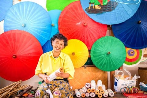 Visite des sources thermales de San Kamphaeng avec visite du village artisanal thaïlandais