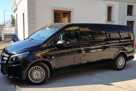Privater Transfer von Sorrent zum Flughafen oder Bahnhof von Neapel