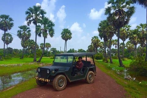 Siem Reap: Silk Farm & Countryside Offbeat Tour de Jeep