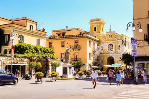 Fra havnen i Napoli: Sorrento & Pompeii med Limoncello smagning