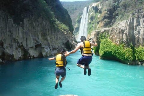 Visite de la cascade de Tamul (balade en canoë)