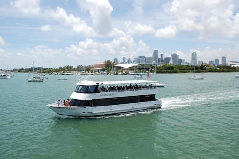 Paseo por la ciudad de Miami y paseo en bote por la Bahía de Biscayne.