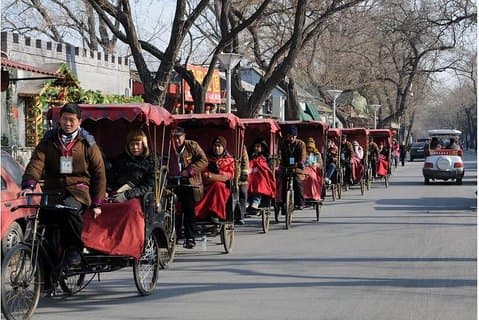 Visita al antiguo Hutong de Beijing, campanario y escala antigua de Panjiayuan