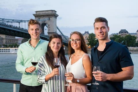 Crucero de día y puesta de sol por el Danubio con bebidas