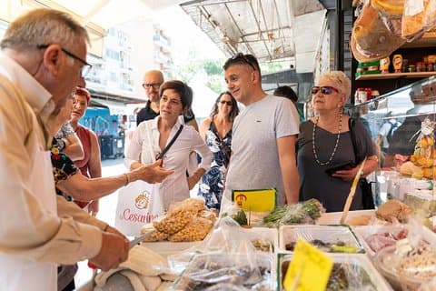 Small Group Market tour and Cooking class in Pienza