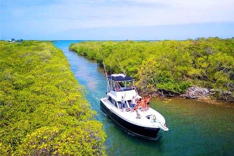 Roatan Private Northshore Schnorcheln & Entdecken Sie das Punta Gorda Village - 15 Pax