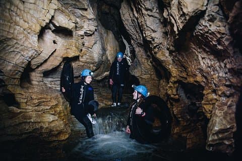 Black Abyss: Ultimate Waitomo Caving - Privat tur fra Auckland