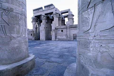 Templo de Philae e obelisco