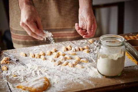 シチリアの味:パスタ作りと市場ツアー