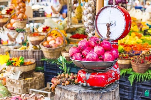 Small Group Market tour & Dining Experience at a Cesarina's home in Vico Equense