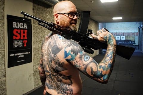 Expérience de tir réel! Activité intérieure extrêmement amusante à Riga!