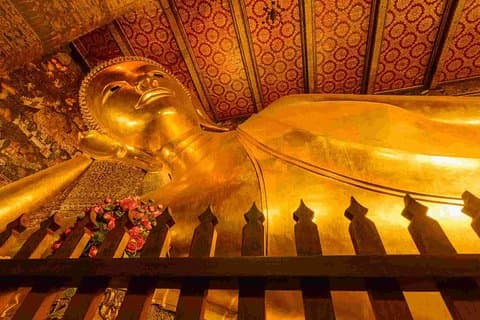 Bangkok Selfie Expert Tour: Flower Market, Wat Traimit & Wat Pho