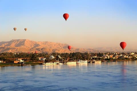 Viaggio in mongolfiera a Luxor all'alba
