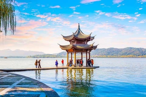 Private Hangzhou-Tagestour zum Westsee, Lingyin-Tempel, Teedorf, alte Pagode