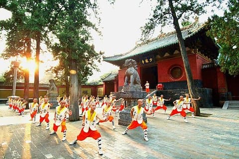 Viagem privada de 2 dias a partir de Xian com o hotel: Templo Shaolin e Grutas de Longmen