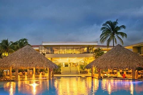 Shuttle van Liberia Airport naar Playa Flamingo en Reserva Conchal