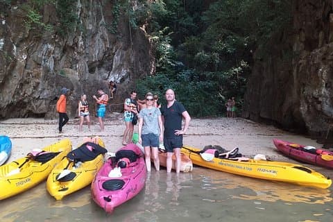 Aventure de kayak d'oiseau précoce à AO Thalane