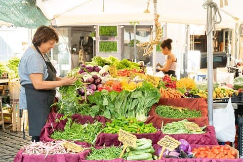 Cesarine: Small Group Market Tour & Cooking Class in Messina