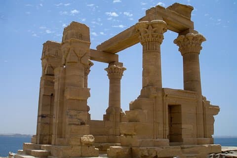 Excursão de um dia no templo de Kalabsha e no museu de Nubian de Aswan