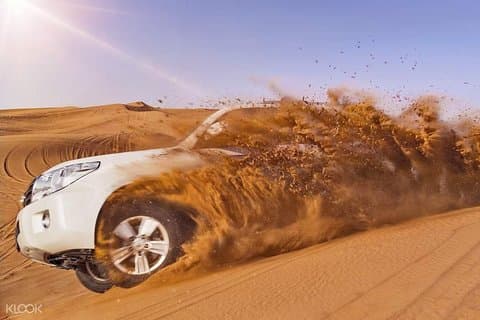 Morgen Desert Safari fra Abu Dhabi -Camel Ride, Sand Boarding, Camel Farm Visit