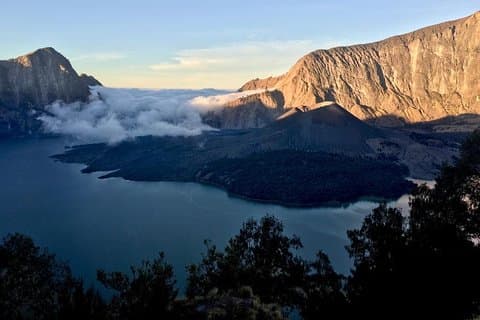 Bord du cratère 2D1N Rinjani et cascades via Aik Berik, centre de Lombok