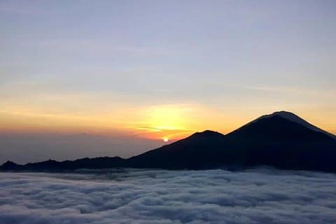 Bali Sunrise Trekking y Tour de aguas termales naturales