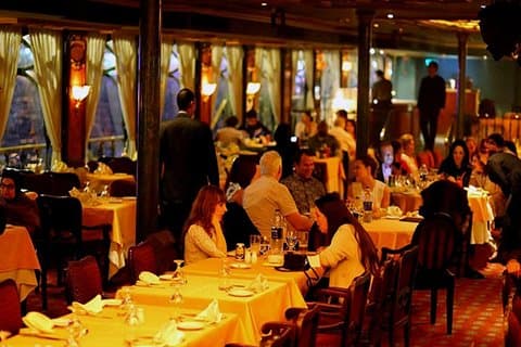 Nile Dinner Cruise i Kairo med Belly Dancing og Hotel Transfer