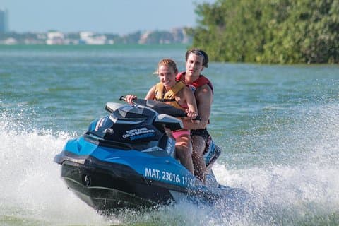 Jet-Ski-Verleih in Cancun: 30-Minuten-Option (gemeinsamer Jetski)