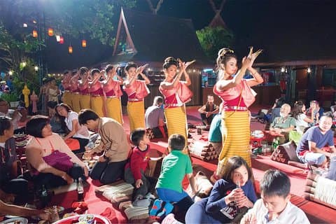 Autentisk Khantoke Dining & kulturel udstilling i Chiang Mai